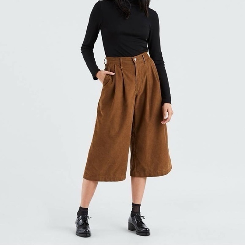 Levi’s Wide Leg Plated Corduroy Pants in Brown Cropped High Rise Womens Size 25